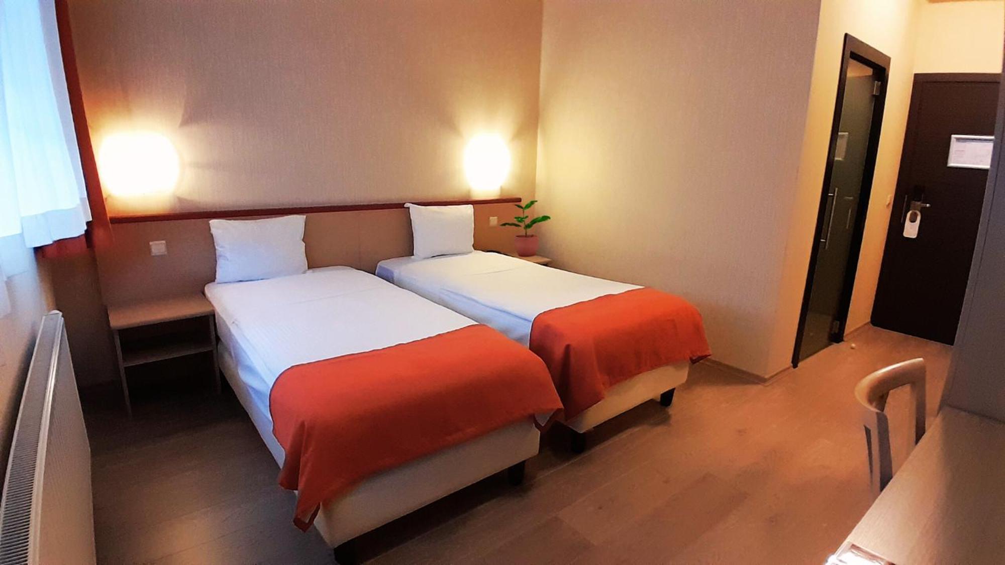 Hotel Taormina Brussels Airport Завентем Экстерьер фото