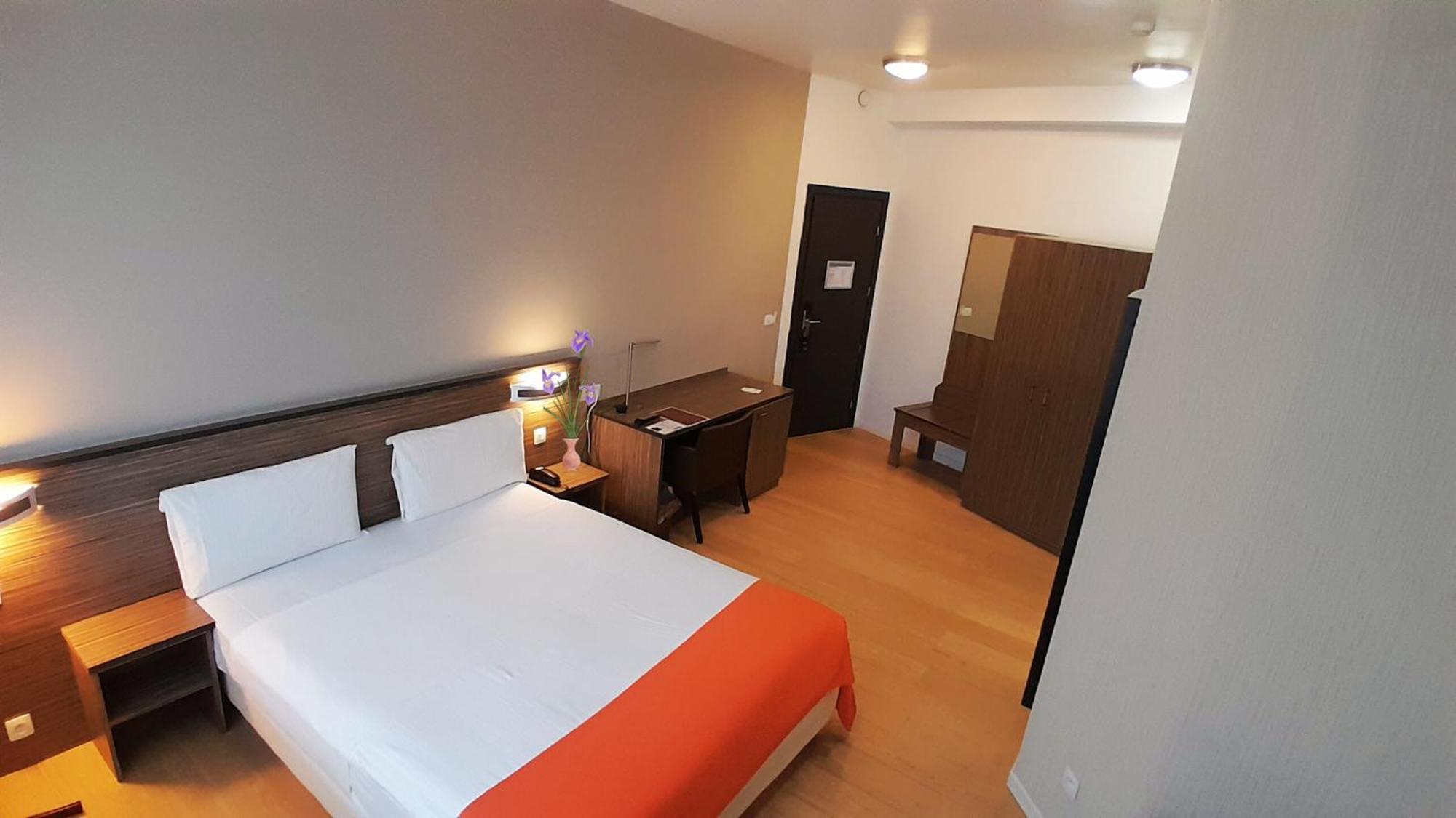 Hotel Taormina Brussels Airport Завентем Экстерьер фото