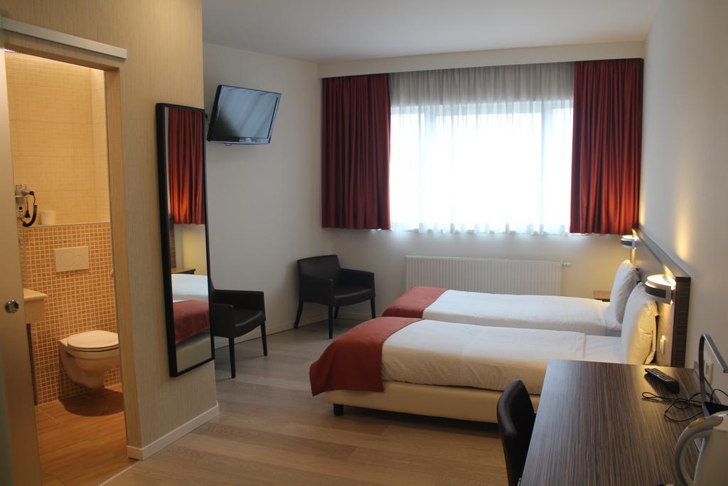Hotel Taormina Brussels Airport Завентем Экстерьер фото